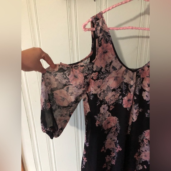 🎏 Maurices | Cold Shoulder Dress - Picture 2 of 4